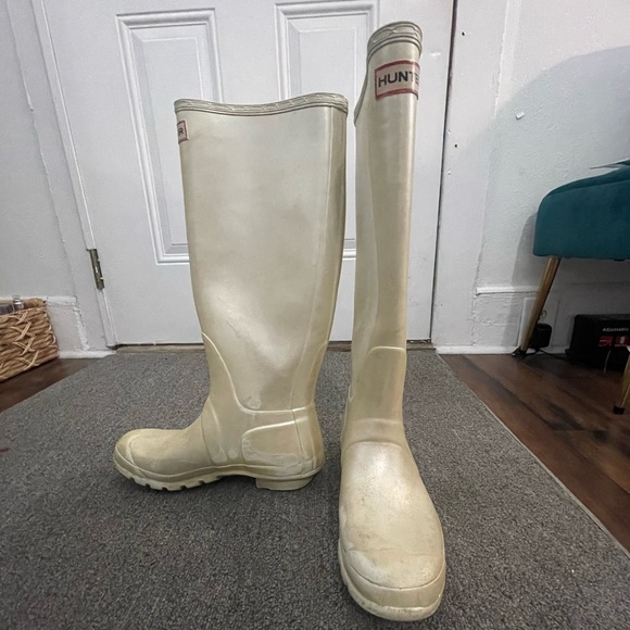 HUNTER Women’s Cream Rain Boots - Size 6 - Picture 2 of 9